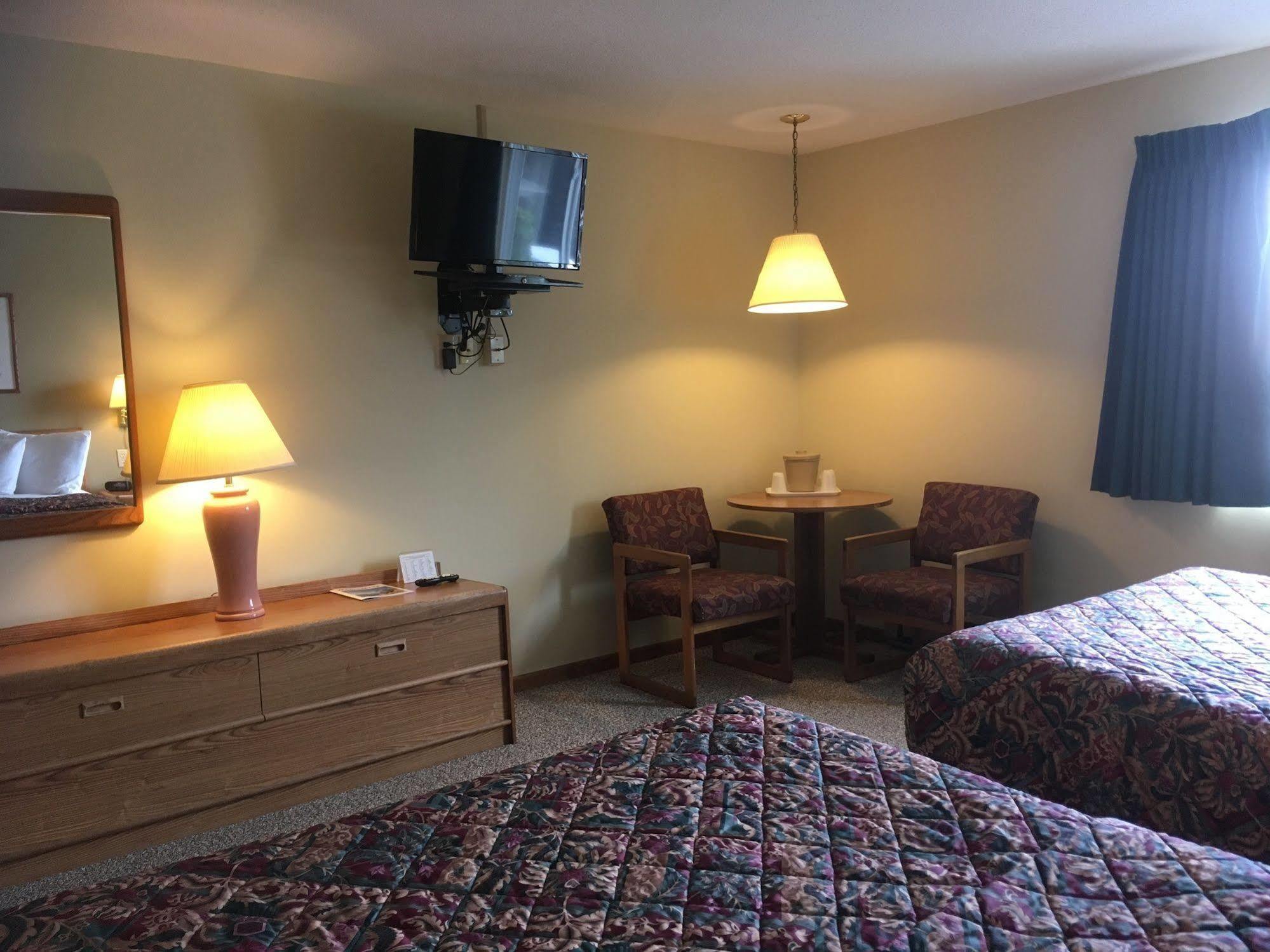 Value Host Motor Inn Marquette Ngoại thất bức ảnh