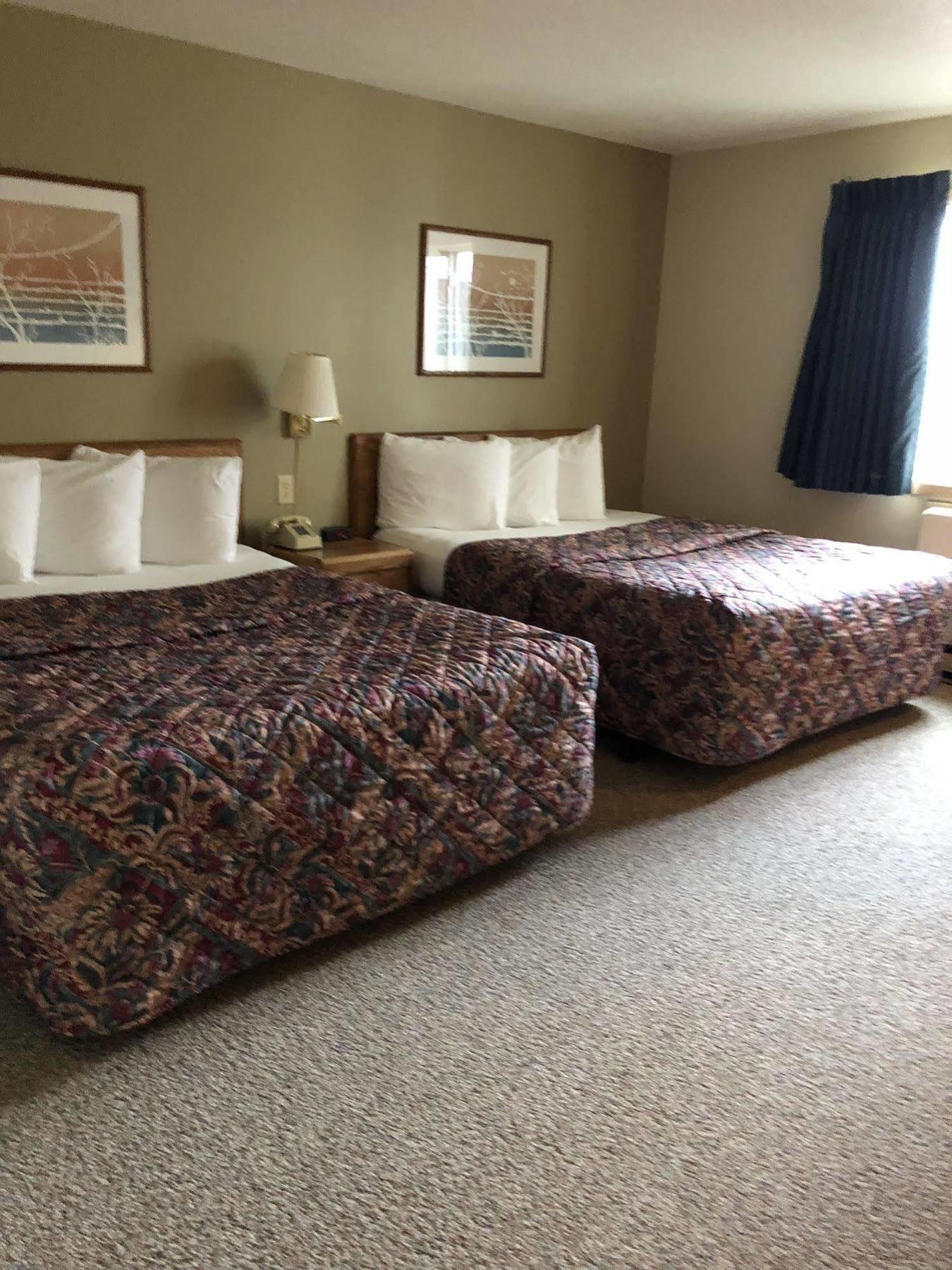Value Host Motor Inn Marquette Ngoại thất bức ảnh