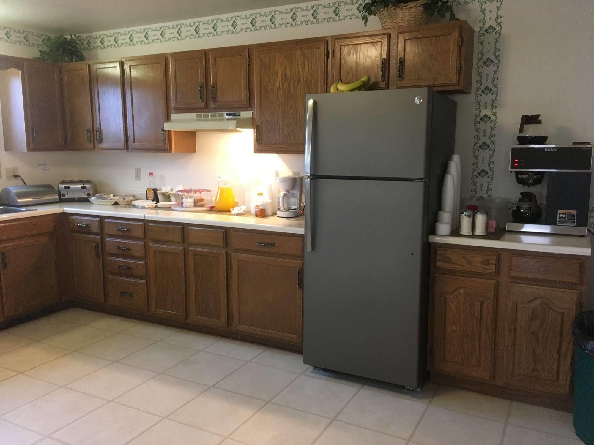 Value Host Motor Inn Marquette Ngoại thất bức ảnh
